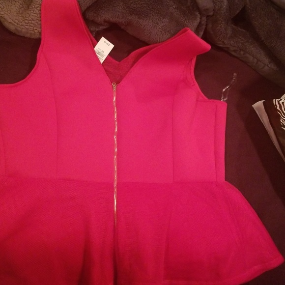 Red peplum sleeveless top. - Picture 2 of 3